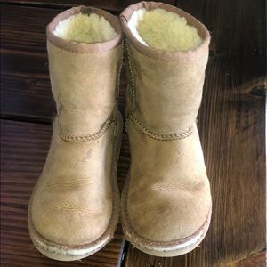 Toddler classic brown uggs 11